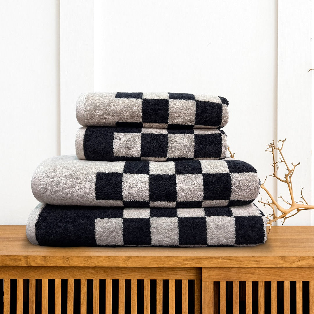 Checkered best sale bath towels