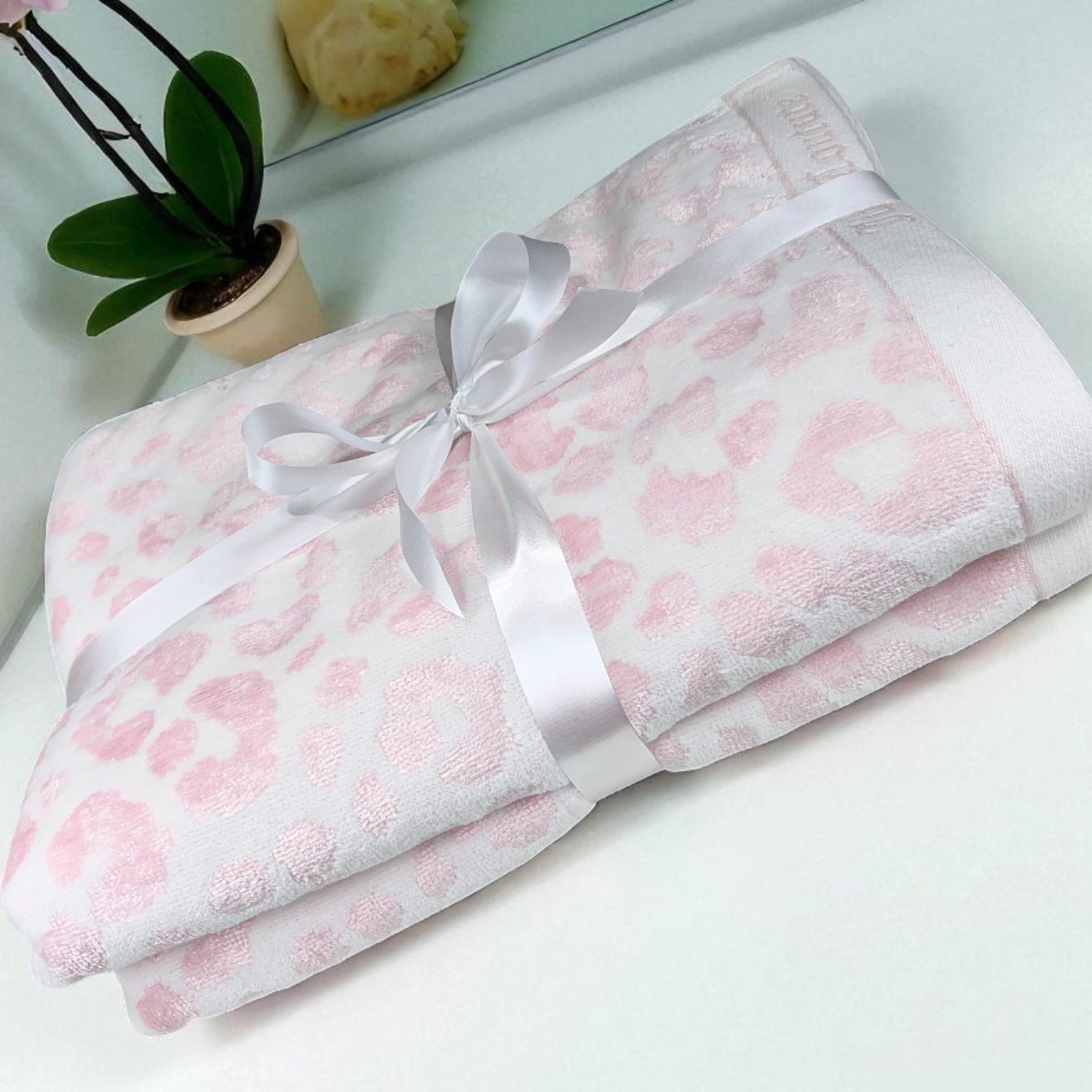 Pink Jacquard Bath Towel Set – 500 GSM (Pack of 2)